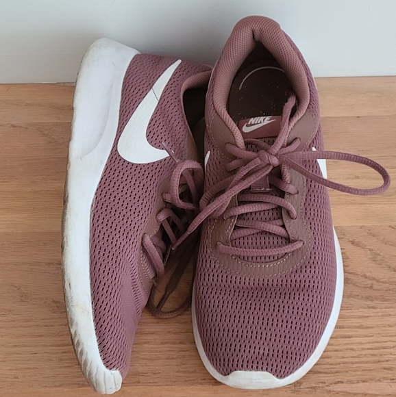 Nike Shoes - Women's Nike Tanjun Tennis Shoe Mauve 8.5